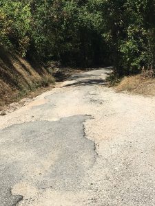 Strasse im schlechten Zustand